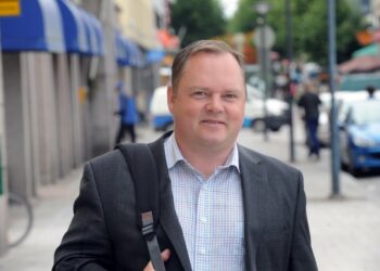 Vasemmistoliiton kuntatyöryhmän puheenjohtaja Risto Kalliorinne esitti lauantaina Oulussa sote-uudistusta Ruotsin mallin pohjalle.