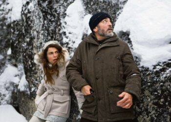 Amerikkalainen-jännitysdraamassa palkkamurhaaja alkaa saada tarpeekseen ja vetää henkeä Italian maaseudulla odotellessaan viimeistä tehtäväänsä. Kuvassa Irina Björklund ja George Clooney.