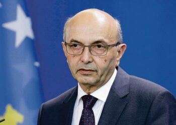 Kosovon pääministeri Isa Mustafa viime kesäkuussa Berliinissä, muutamaa päivää sen jälkeen kun hänen veljensä oli hakenut Saksasta turvapaikkaa.