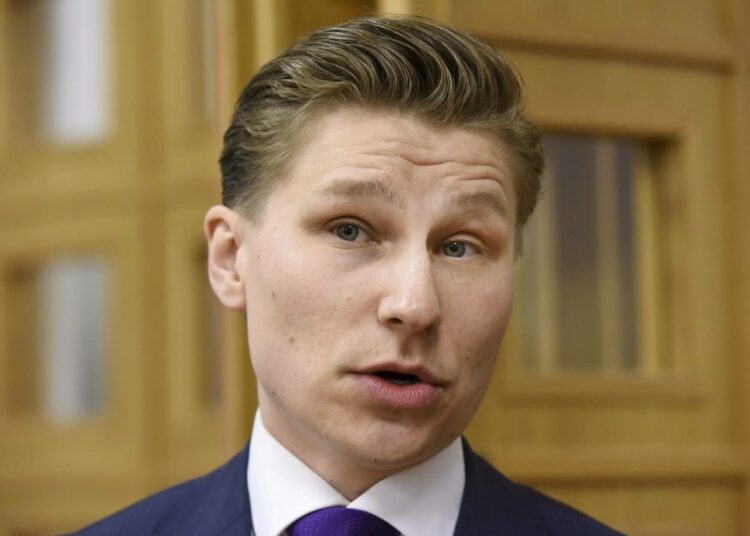 Oikeusministeri Antti Häkkänen on pitänyt tiedustelulakien kiirehtimistä tarpeellisena.