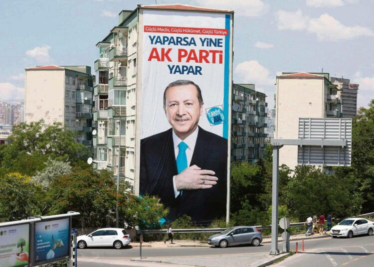 Turkin presidentti Recep Tayyip Erdogan on vaalikamppailussaan joutunut puolustuskannalle.