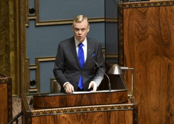 Kokoomuksen Timo Heinonen sai runomittaisen palautteen Merja Kyllöseltä.