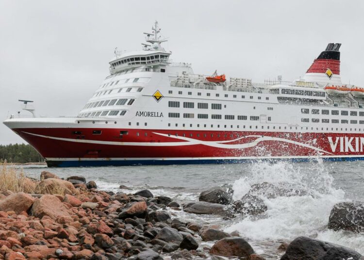 Viking Linen Amorella on karilla ja niin on kohta koko Suomen merenkulku, varoittavat merenkulun työntekijäjärjestöt.