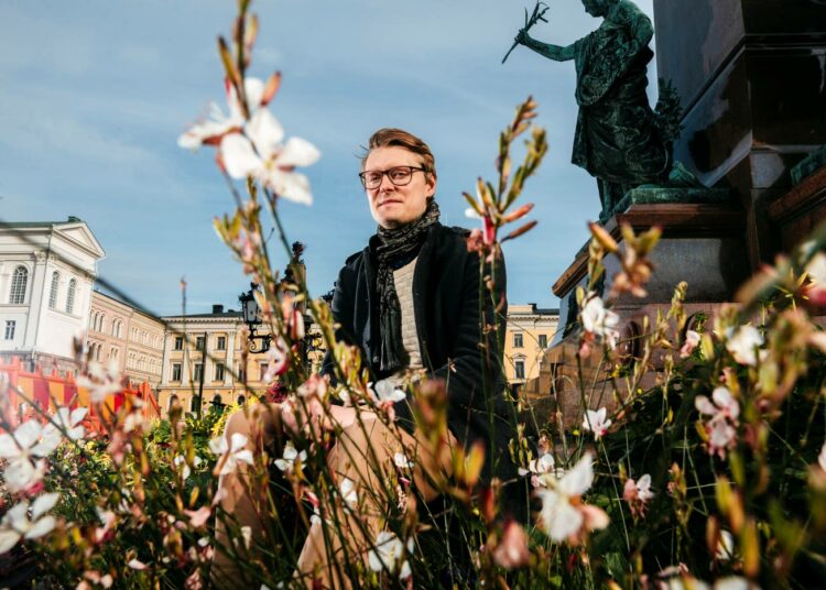 Koronakriisi on hyvää esimakua siitä, mitä ekologisen kriisin myötä taloudessa saadaan, sanoo Jussi Ahokas.