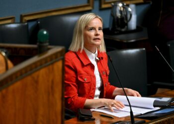 Valtiovarainministeri Riikka Purran someviestittely herättää paheksuntaa.