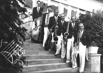 Ramblers-orkesteri äänitti Sointu-levymerkille. Ylhäältä: Hilding Bäckström, Toivo Kärki, Göstä Hagelberg, Eero Väre, Kaarlo Valkama ja Klaus Salmi.