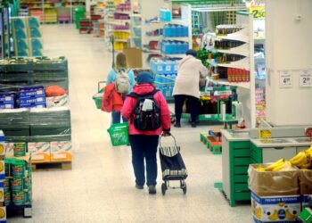 Kaupan alaa ja vartiointialaa uhkaa vuorokauden lakko runsaan viikon kuluttua.