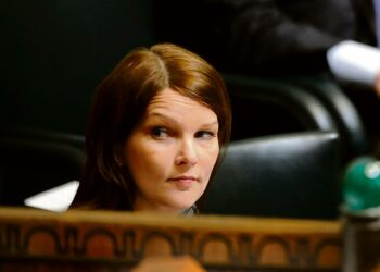 Pääministeri jakoi eduskunnan isänmaallisiin ja epäisänmaallisiin.