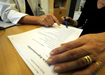 Yli puolet työterveyslääkäreistä kohtaa työuupuneita vastaanotollaan viikoittain.