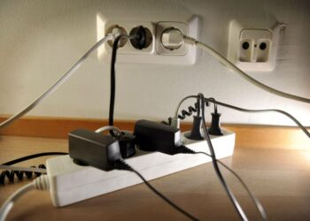 Litiumin käyttöala on 20 vuoden sisällä laajentunut monenlaisen pienelektroniikan akkuihin.