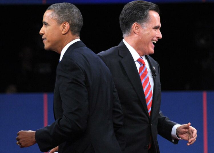Barack Obama ja Mitt Romney tv-väittelyssään maanantaina.