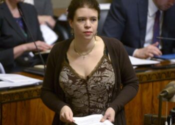 Vasemmistoliiton ryhmäpuheenvuoron piti Anna Kontula.