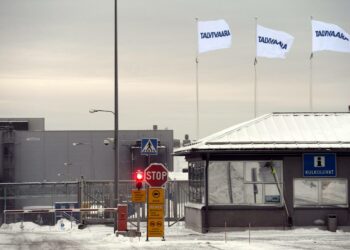 Talvivaaran pääportti Sotkamossa viime vuoden joulukuussa. Torstaina yhtiö ilmoitti konkurssista.