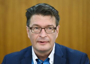 Ammattiliitto Pron puheenjohtaja Jorma Malinen teollisuuden työnantaja- ja työntekijäliittojen järjestämässä tiedotustilaisuudessa maanantaina.