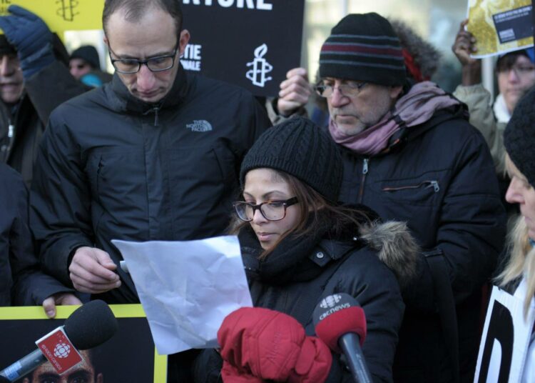 Raif Badawin puoliso Ensaf Haidar luki vetoomusta miehensä puolesta Montrealissa kolme viikkoa sitten, jolloin Badawia ruoskittiin ensimmäisen kerran.
