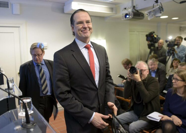 Ruotsin entinen valtiovarainministeri Anders Borg julkisti kuukausi sitten yhdessä Juhana Vartiaisen kanssa pääministeri Alexander Stubbin kehuman talousraportin. Nyt Borg on Stubbin kanssa eri mieltä elvytyksestä.