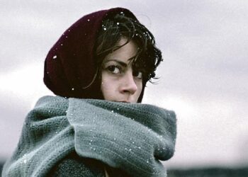 Menetetty aika on tosipohjainen elokuva rakastavaisista, jotka pakenevat yhdessä keskitysleiriltä. Kuvassa Hannah Silberstein (Alice Dwyer).