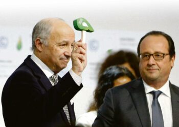 Kokouksen puheenjohtajana toimineen Ranskan ulkoministerin Laurent Fabiusin työtä sopimuksen saavuttamiseksi kiiteltiin. Oikealla presidentti François Hollande.