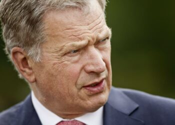 Sotilaallisesti liittoutumattoman Suomen rooliin kohdistuu odotuksia huomenna alkavassa Naton huippukokouksessa Varsovassa. Tasavallan presidentti Sauli Niinistö osallistuu kokoukseen.