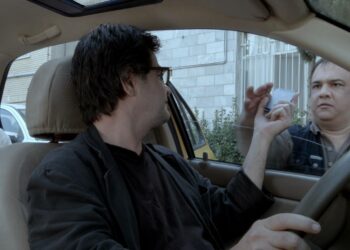 Virallinen taksi Jafar Panahin kuljettama taksi ei ole, mutta se on epäoleellista tässä elokuvassa