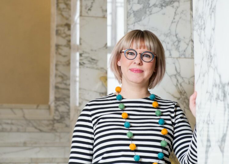 Vasemmistoliiton kansanedustaja Aino-Kaisa Pekonen ihmettelee pääministeri Juha Sipilän toimintaa.