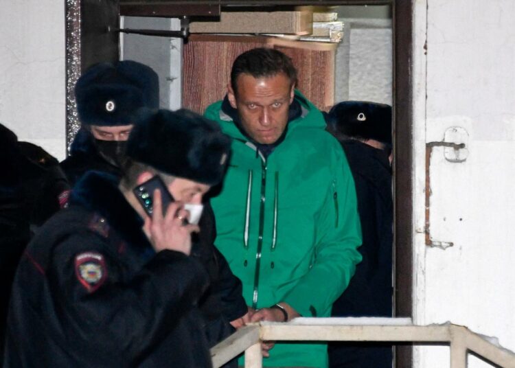 Moskovan poliisi varoittaa tukahduttavansa Navalnyi-protestit.