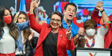 Xiomara Castrosta tulee Hondurasin ensimmäinen naispresidentti. Castron takana varapresidentiksi valittu Salvador Nasralla.