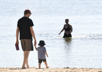 Perhevapaauudistus on nyt voimassa. Se lisää tasa-arvoa naisten ja miesten kesken.