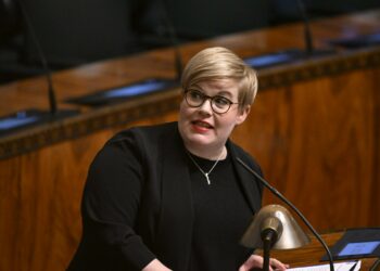 Valtiovarainministeri Annika Saarikko peräsi jälleen kokoomuksen vaihtoehtoa.