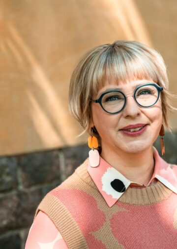 Aino-Kaisa Pekonen tulkitsee hallituksen politiikkaa niin, että Suomessa ollaan menossa kohti yksityisiin palveluihin nojaavaa sote-mallia.