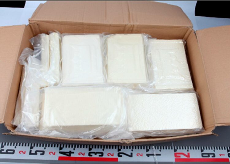 Poliisin välittämä kuva ruotsalaiselta rikollisjengiltä takavarikoidusta amfetamiinista.