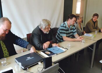 Tommi Uschanov, Antti Eskola, Jukka Relander, Arja Alho ja Ruurik Holm keskustelivat vilkkaasti mutta sopuisasti vasemmiston nykytilasta.
