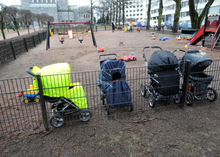 Puolueiden naisjärjestöjen ajama 6+6+6 -malli tarkoittaa, että vanhempainvapaa olisi kokonaisuudessaan 18 kuukautta, ja siitä äiti pitäisi kuusi ja isä kuusi kuukautta.