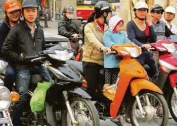 Moottoripyörät ovat yleisin kulkuväline Vietnamissa. Kuuden miljoonan asukkaan Hanoissa on lähes neljä miljoonaa moottoripyörää.