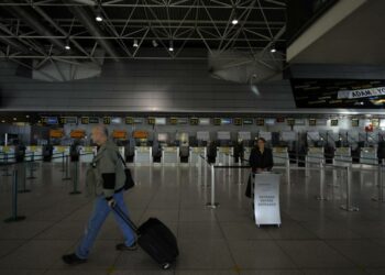 Yleislakko hiljensi muun muassa Lissabonin lentokentän Portugalissa.