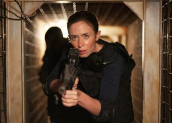 Salaiseen operaatioon osallistuvaa (Emily Blunt) odottaa käytävän päässä iso yllätys.