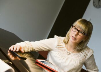 – Ylipäätään politiikka on yhä enemmän sitä, että rikkaat rikastuvat ja köyhät köyhtyvät, Aino-Kaisa Pekonen sanoo.