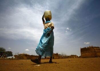 Etelä-Sudanista Sudaniin siirtynyt pakolainen al-Nimirin pakolaisleirillä. Etelä-Sudan on yksi nälkäongelman vaivaamista maista.