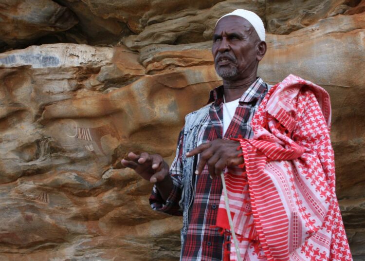 Musa Abdi kuuluu Laas Geelin luolamaalausten vartijoihin Somalimaassa. Hän on asunut koko ikänsä alueella ja luuli lapsena maalausten olevan paholaisen töitä.