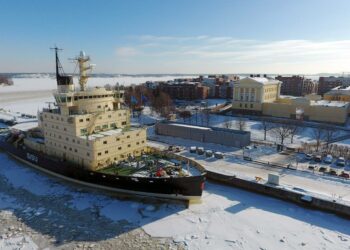 Minna Helle sovitteli tiistaina jäänmurtajia ja monitoimimurtajia koskevaa työtaistelu-uhkaa.