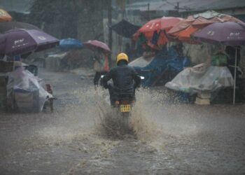 Tulva koetteli Kiberan slummia Nairobissa maaliskuun alussa.