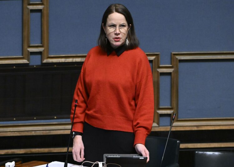 Kansanedustaja Veronika Honkasalo piti vasemmistoliiton ryhmäpuheenvuoron eduskunnan Ukraina-keskustelussa.