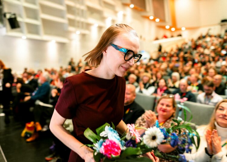 Vasemmistolaisuus kiinnostaa, koska meillä on tarjota aitoja vaihtoehtoja ihmisten arjen parantamiseksi, puheenjohtaja Minja Koskela sanoi puoluekokouksen päätteeksi.