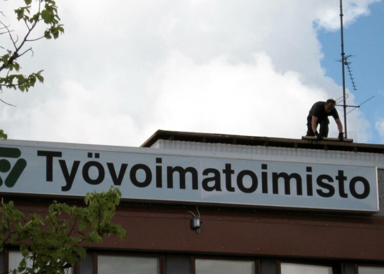 Kaarinassa vähennetään työttömyyden aiheuttamaa kurjuutta työvoimatoimiston, kaupungin sosiaalitoimen ja kolmannen sektorin yhteistyöllä.