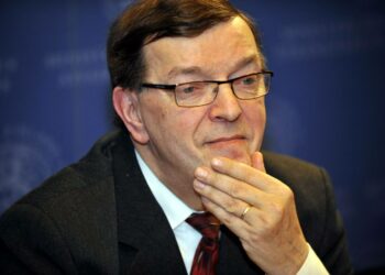 Paavo Väyrynen.
