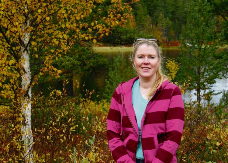 – Tämä täällä on saamelaisuutta. Me ihmiset ja tämä kylä, Margetta Jompan-Tiainen sanoo Lemmenjoella.
