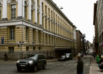 Helsingin yliopiston päärakennus.