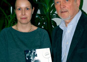 Helsingin Kulttuurikeskuksen julkaisun Taidetta ikä kaikki ovat toimittaneet Jenni Varho ja Mauri Lehtovirta
