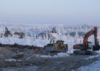 Työkoneita Talvivaaran kaivoksella tammikuussa.