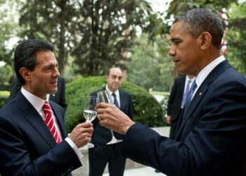 Presidenttien Enrique Peña Nieton ja Barack Obaman tapaaminen viime toukokuussa Mexico Cityssä.